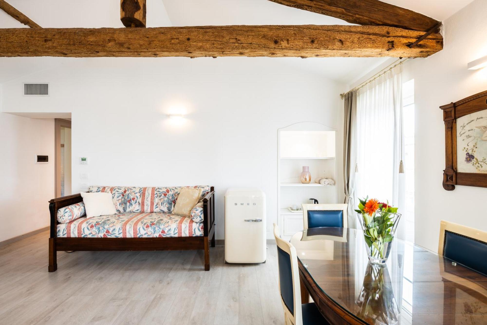 Deluxe Suite Partial Lake View Annex